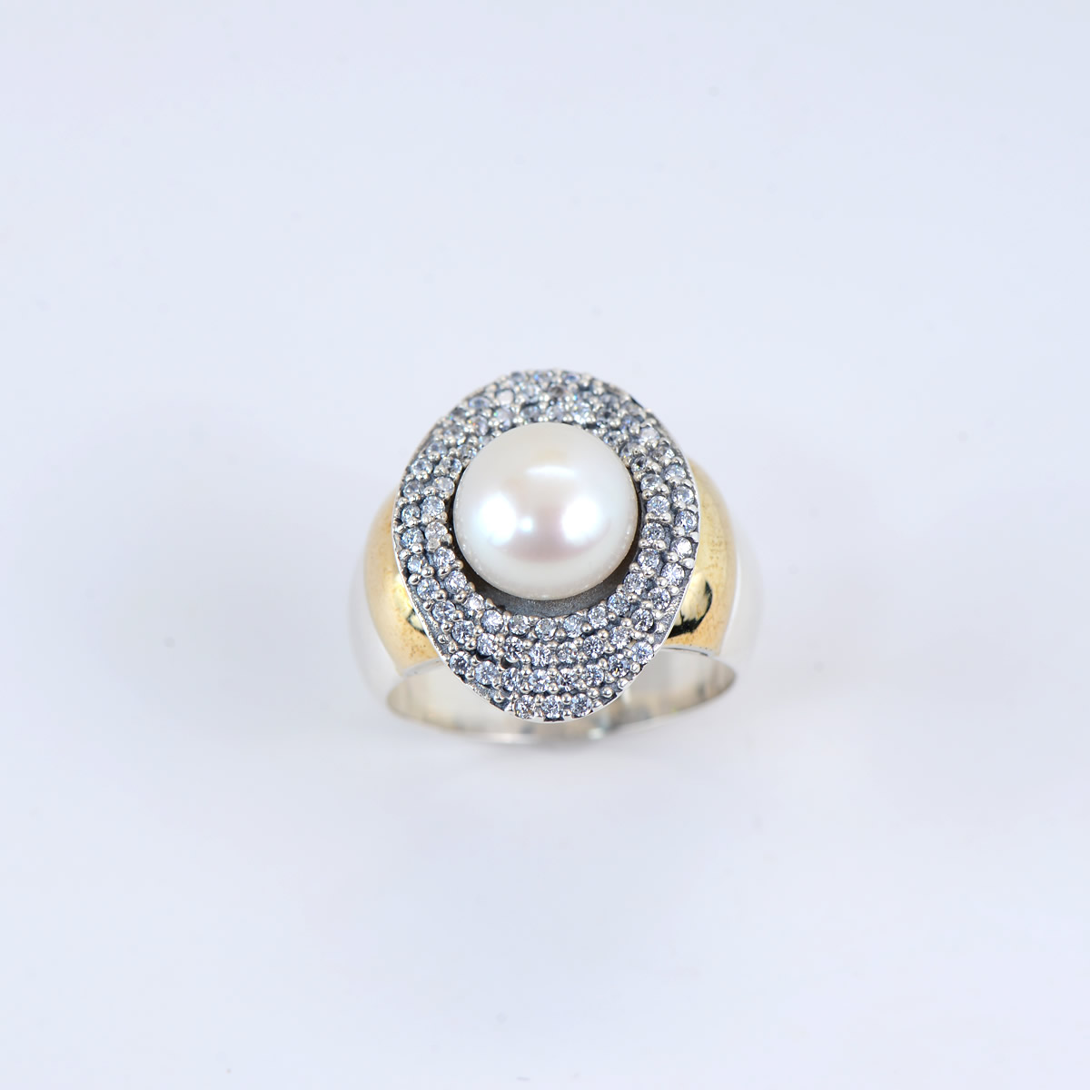 Elegant sterling Silver 9.25 and goldtone Plating ring with fresh water pearl
