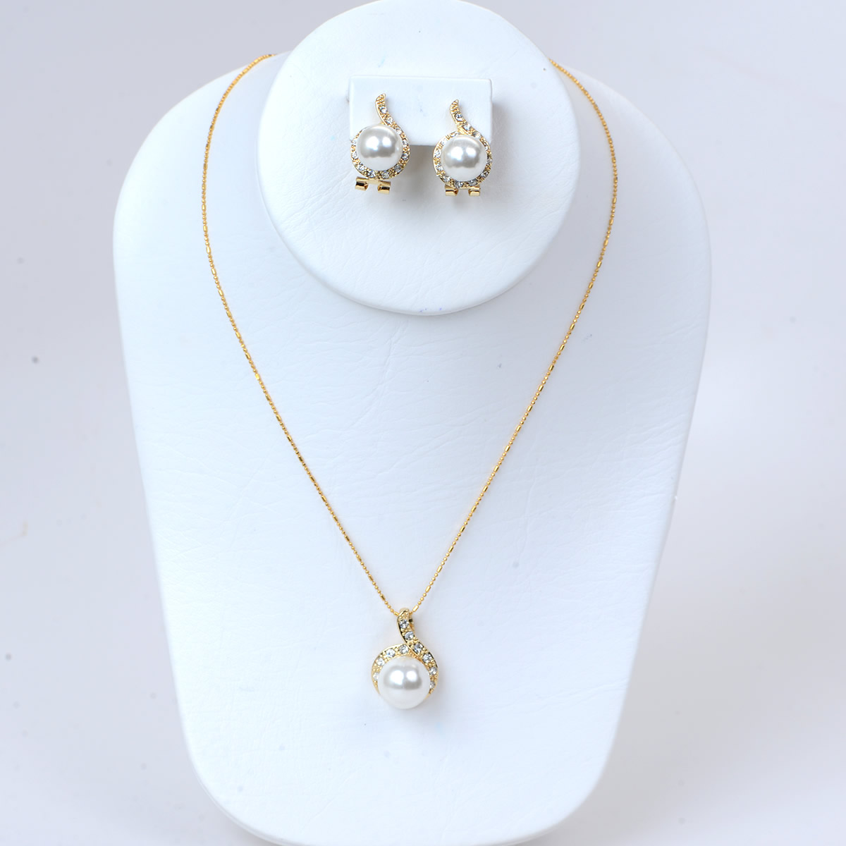Brilliant Pearlesque Necklace and Earring Set