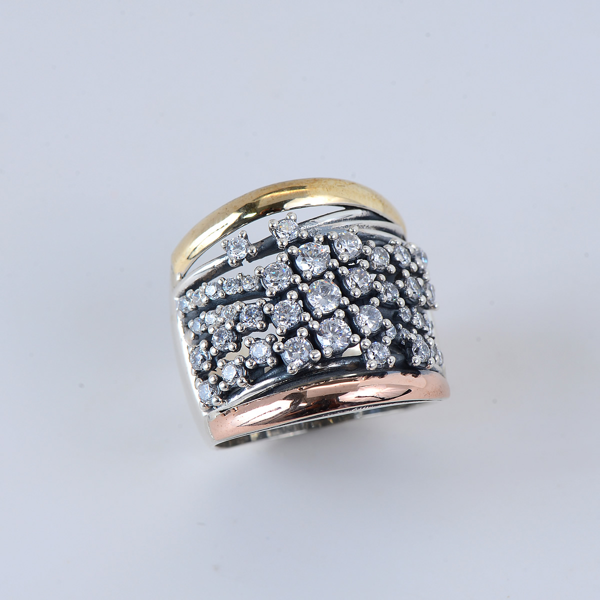 Elegant Sterling Silver 9.25 Ring with Gold en rosétone